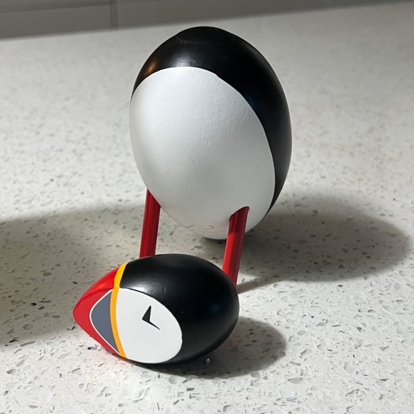 Lundi Puffin Small Wood Painted by Sigurjon Palsson 5" Magnet Head Removable - Picture 5 of 9